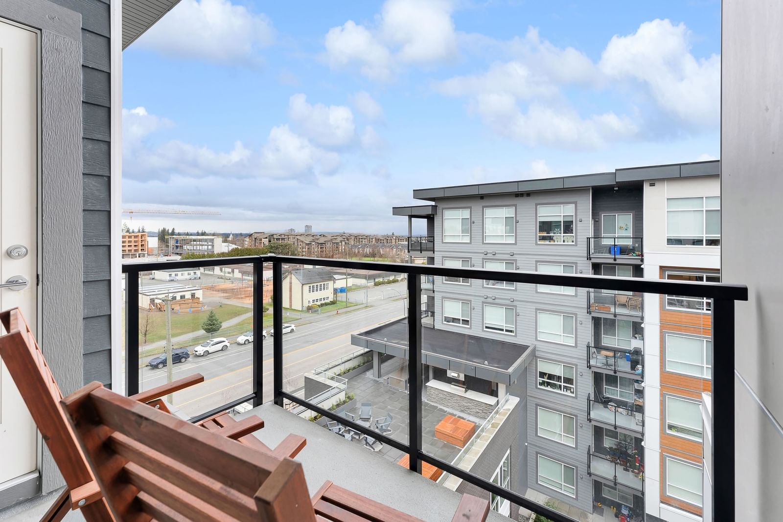 Listing Image 12