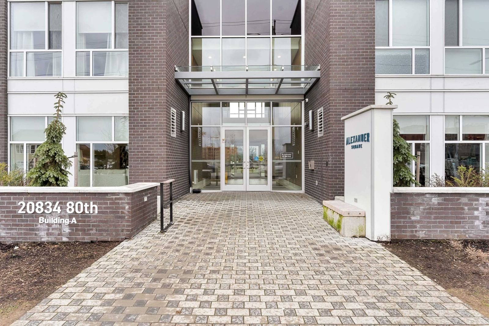 Listing Image 4