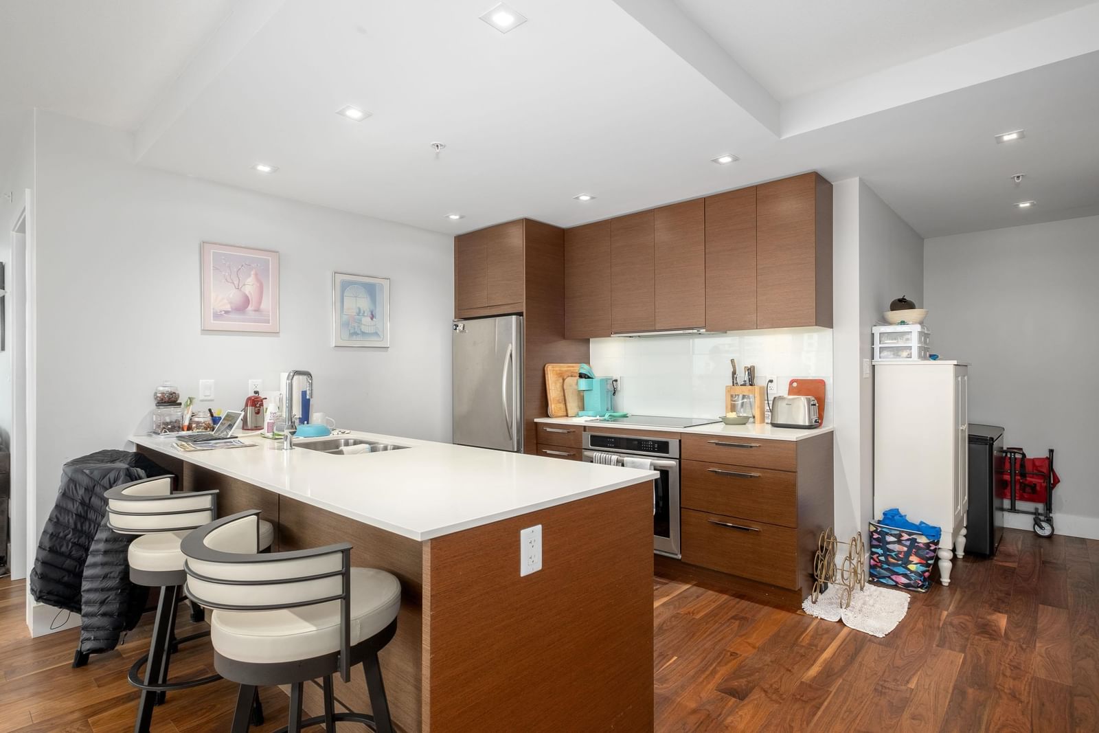Listing Image 9