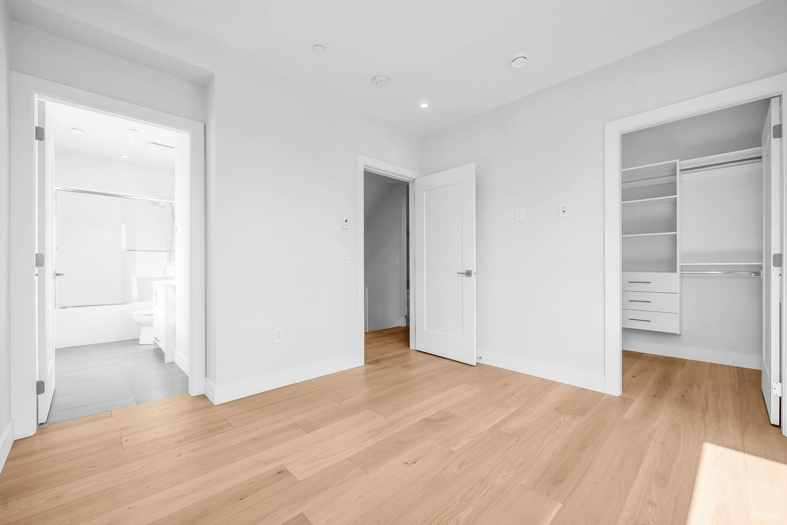 Listing Image 24