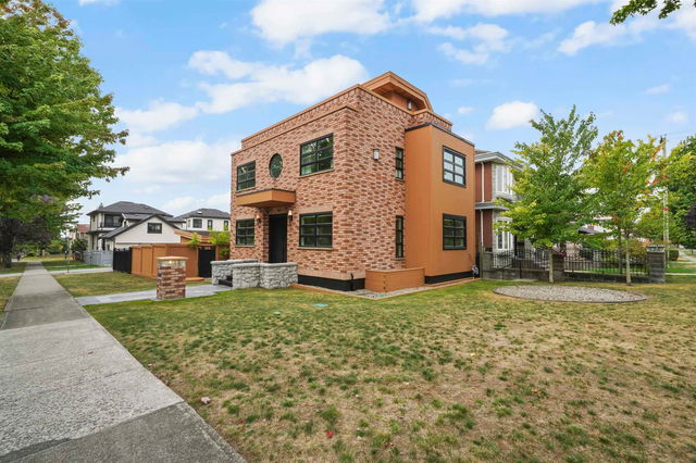 6733 Vivian Street