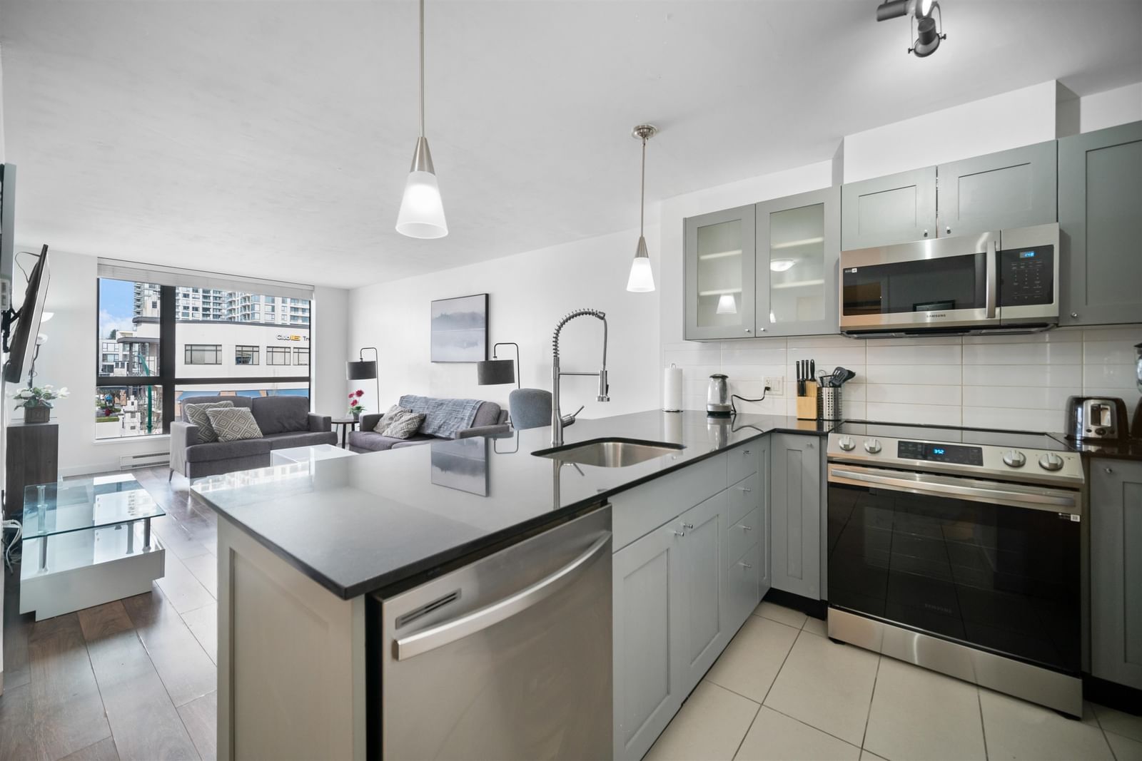 Listing Image 8