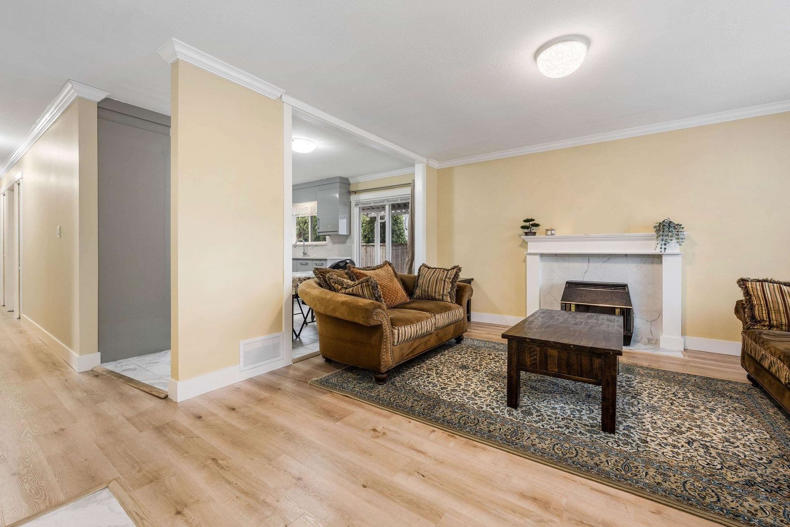 Listing Image 6