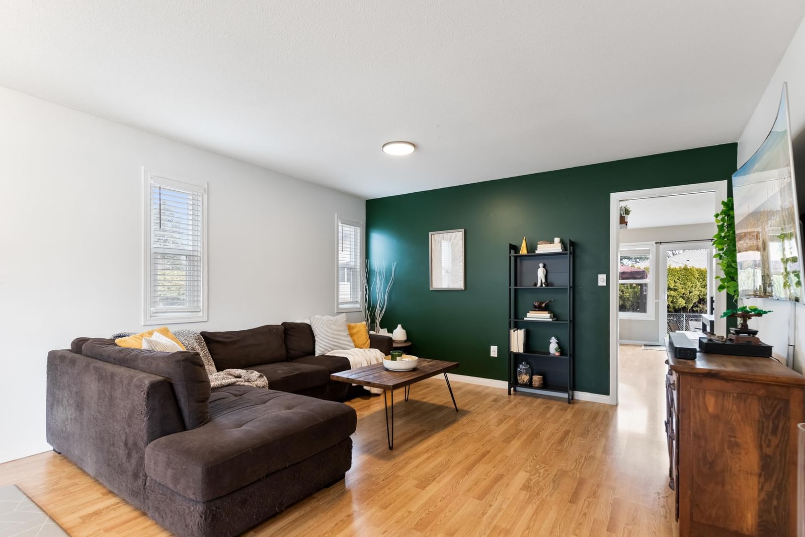 Listing Image 10