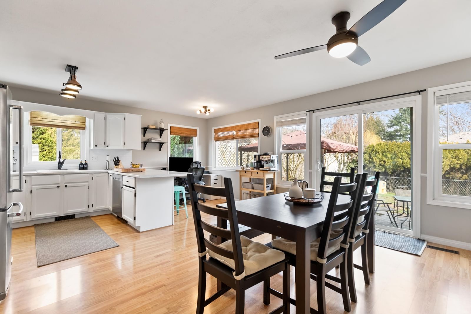 Listing Image 19