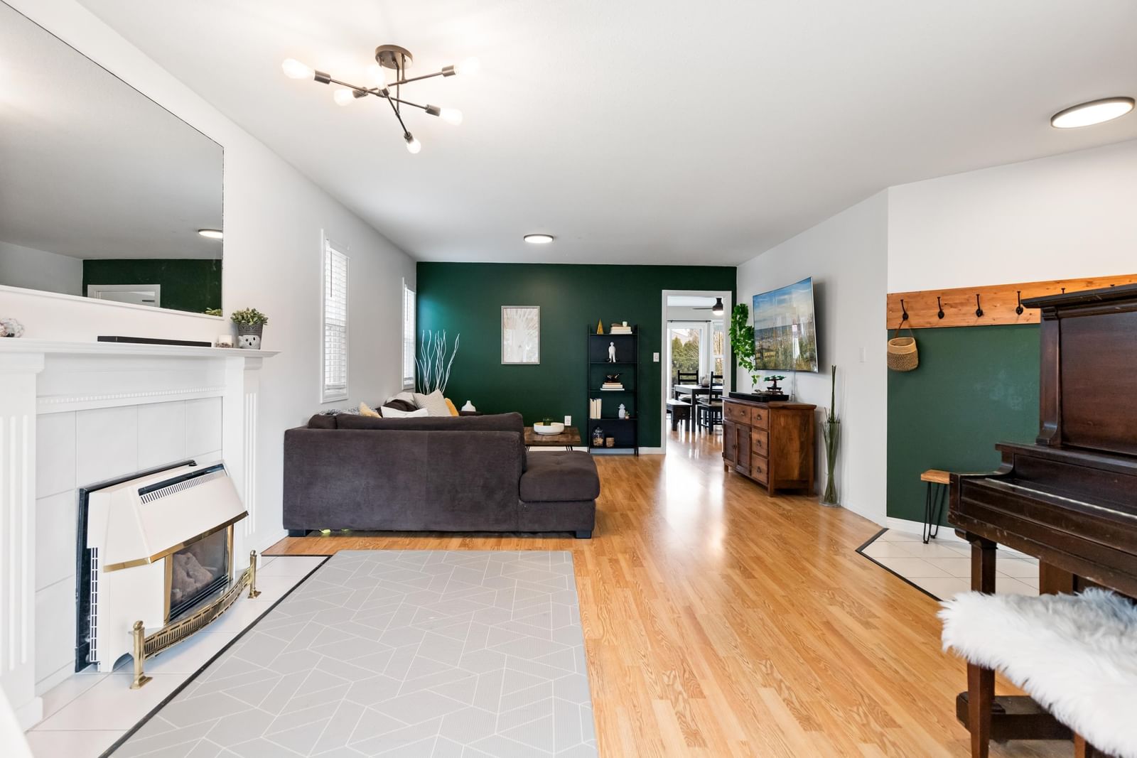 Listing Image 8