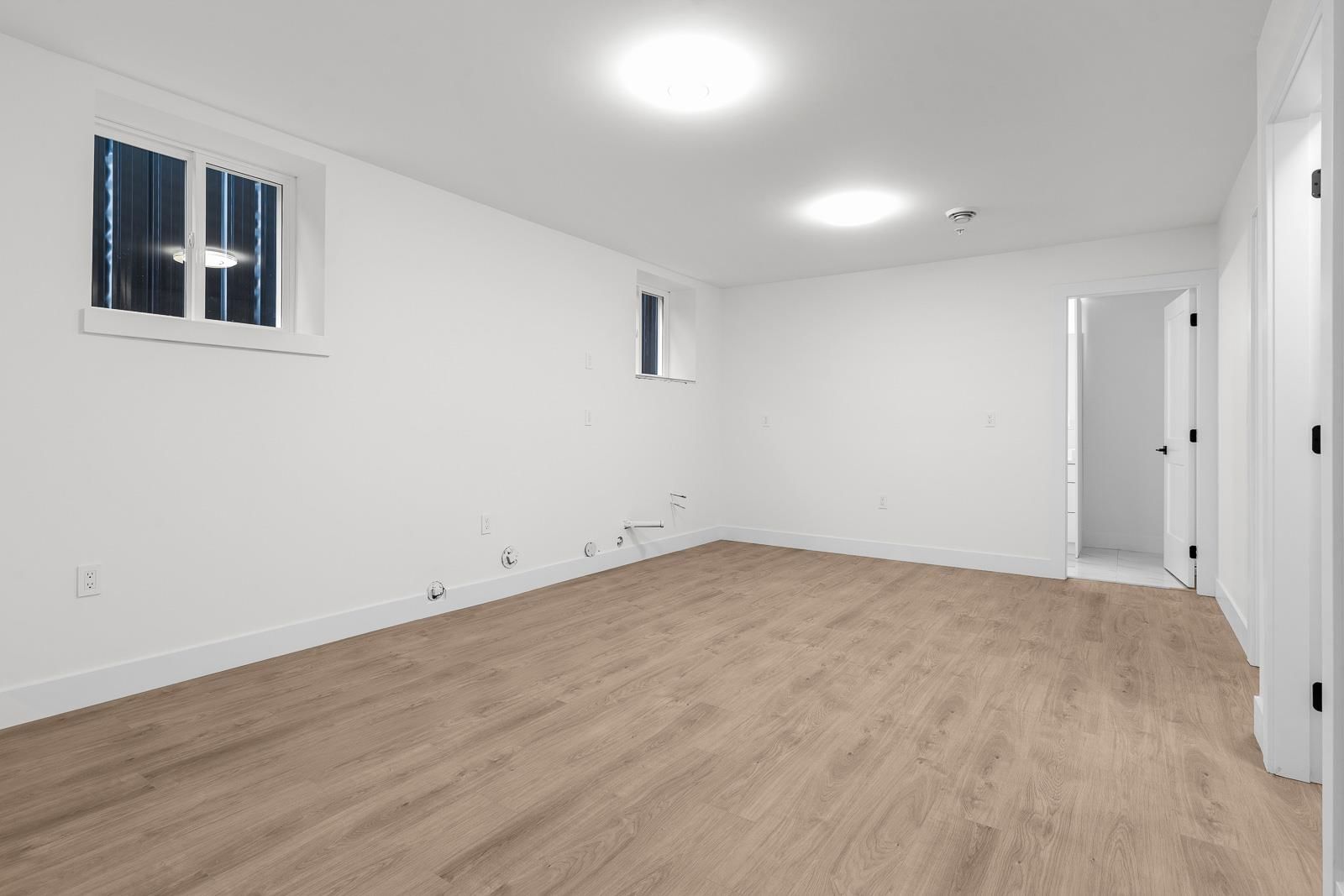 Listing Image 28