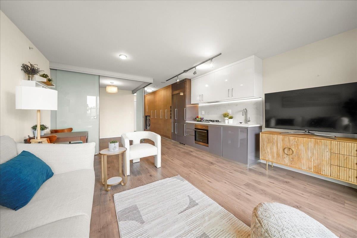 Listing Image 6