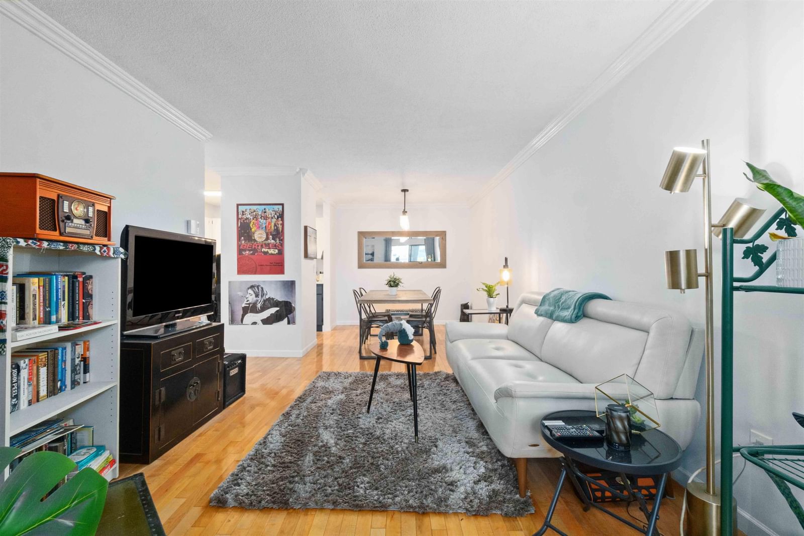 Listing Image 4