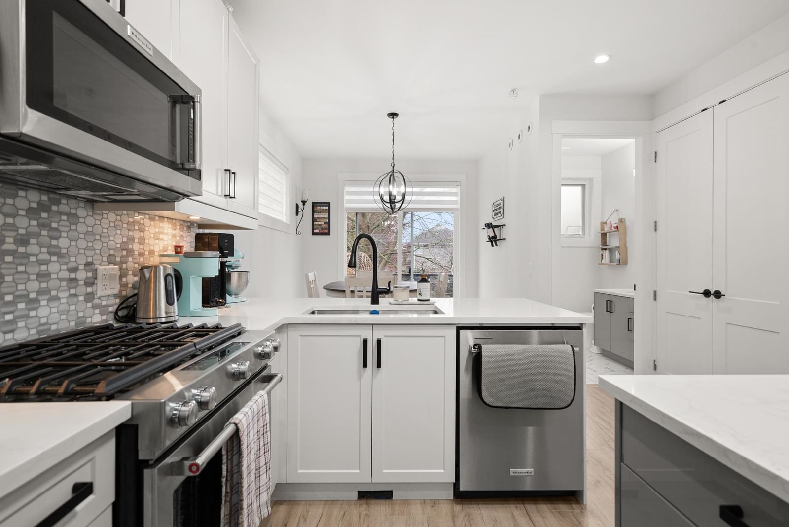 Listing Image 12