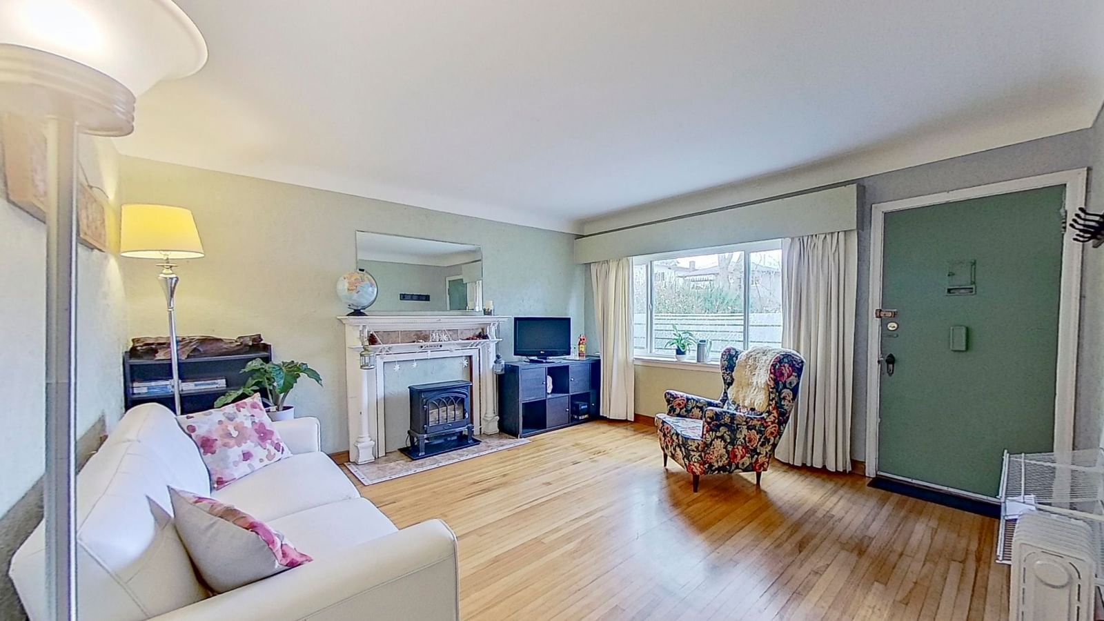 Listing Image 5