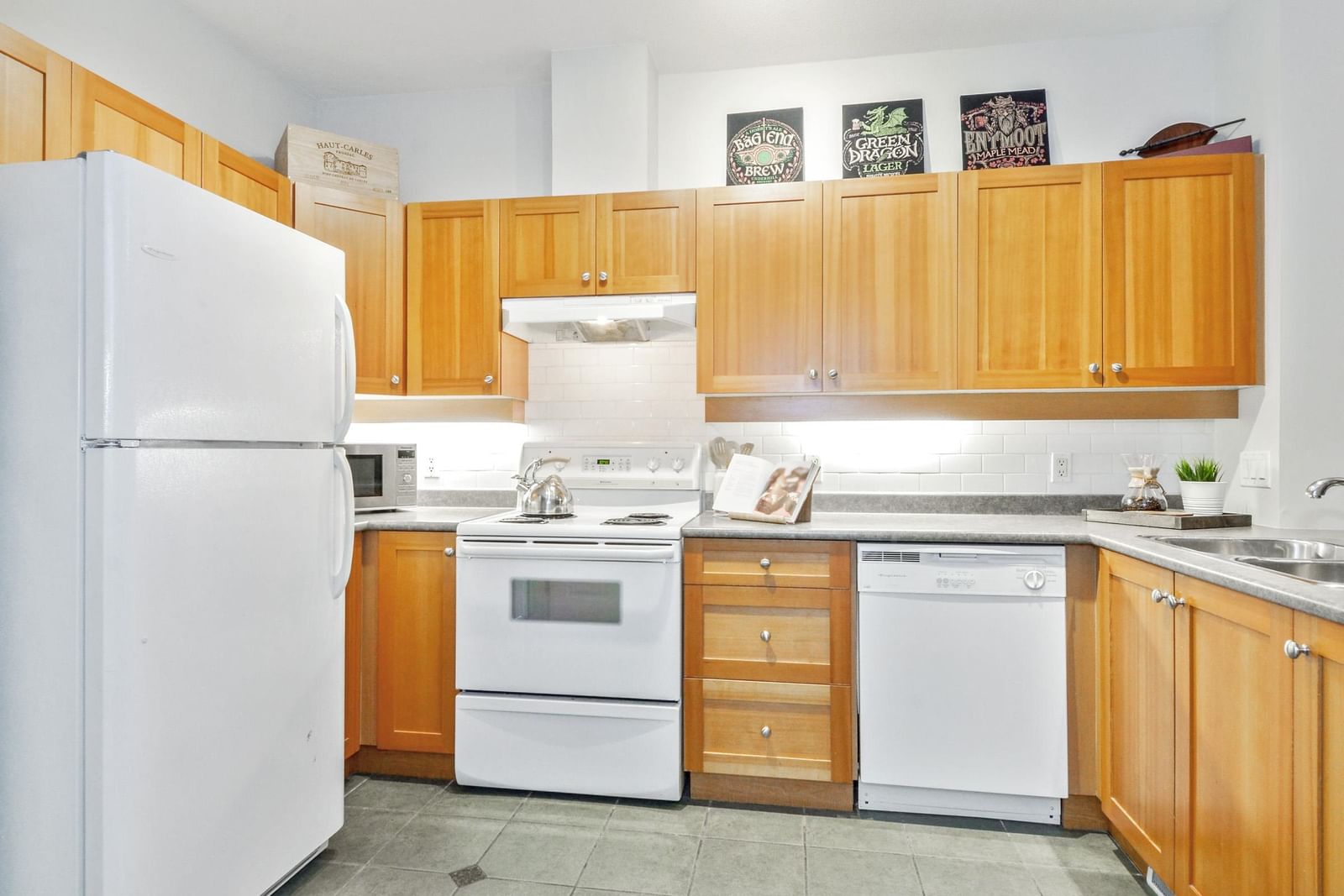Listing Image 8