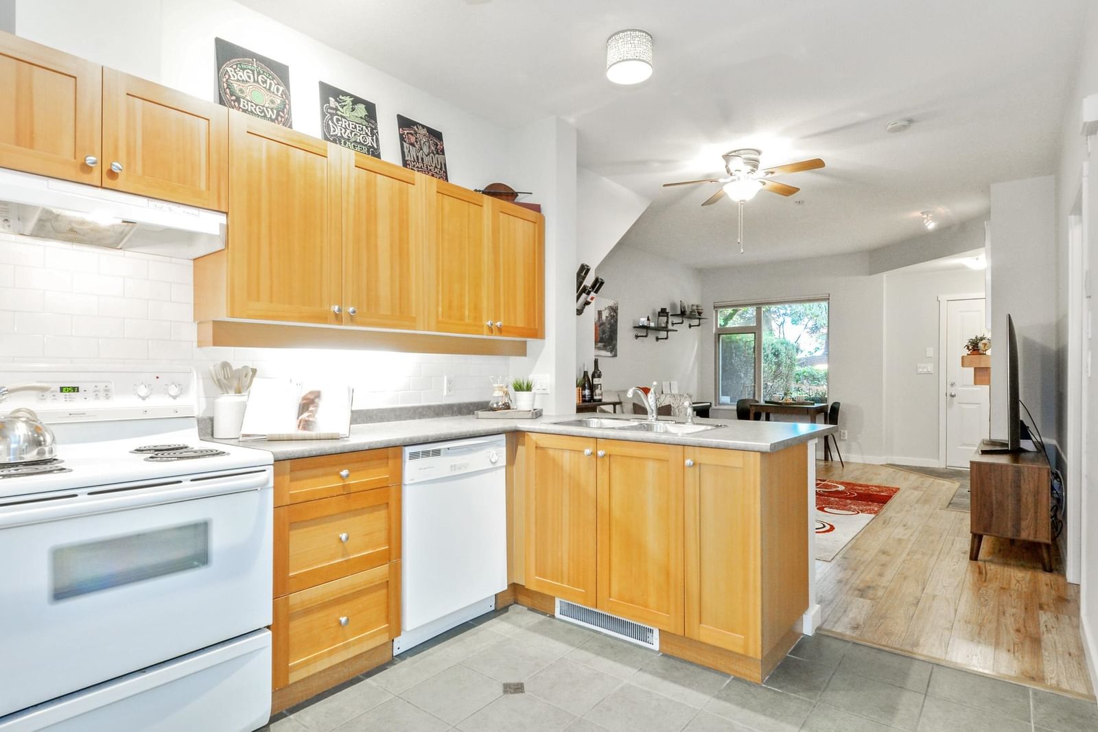 Listing Image 9