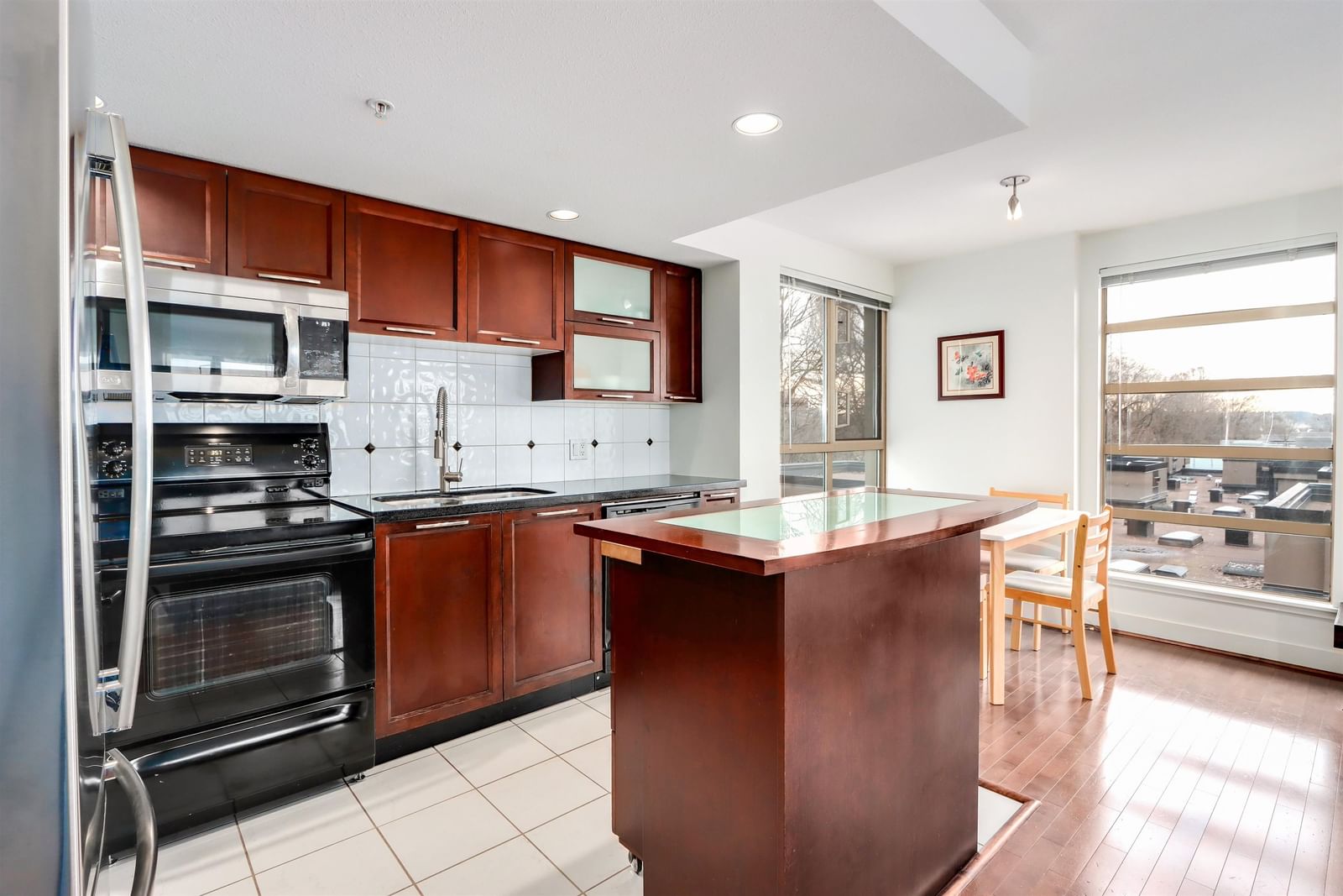 Listing Image 10