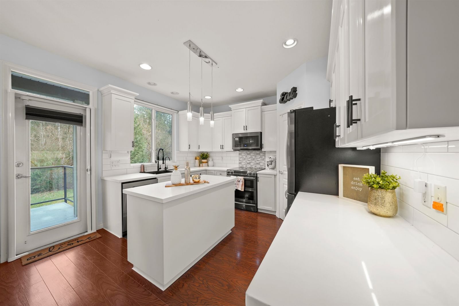 Listing Image 8