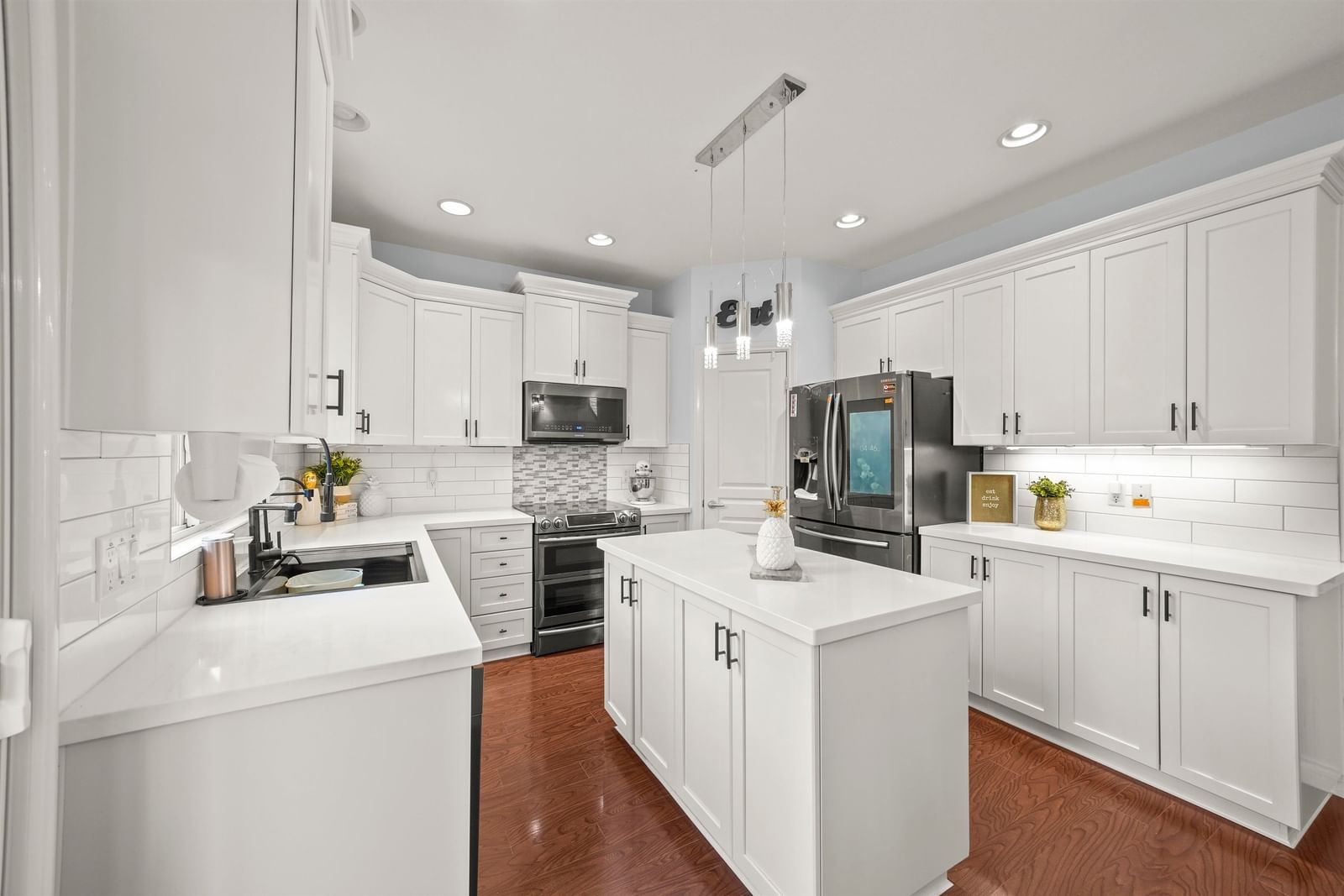 Listing Image 9