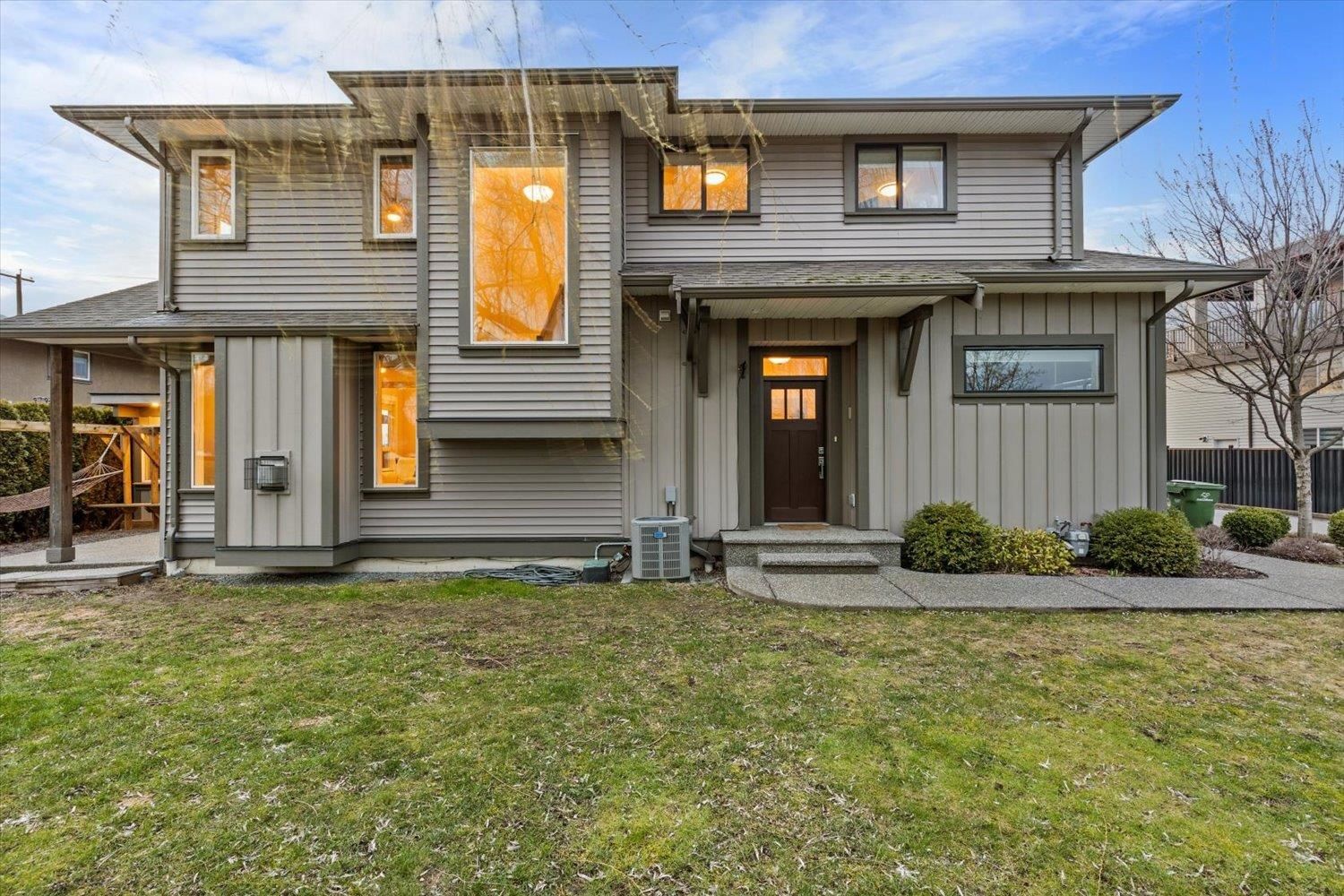 Listing Image 4