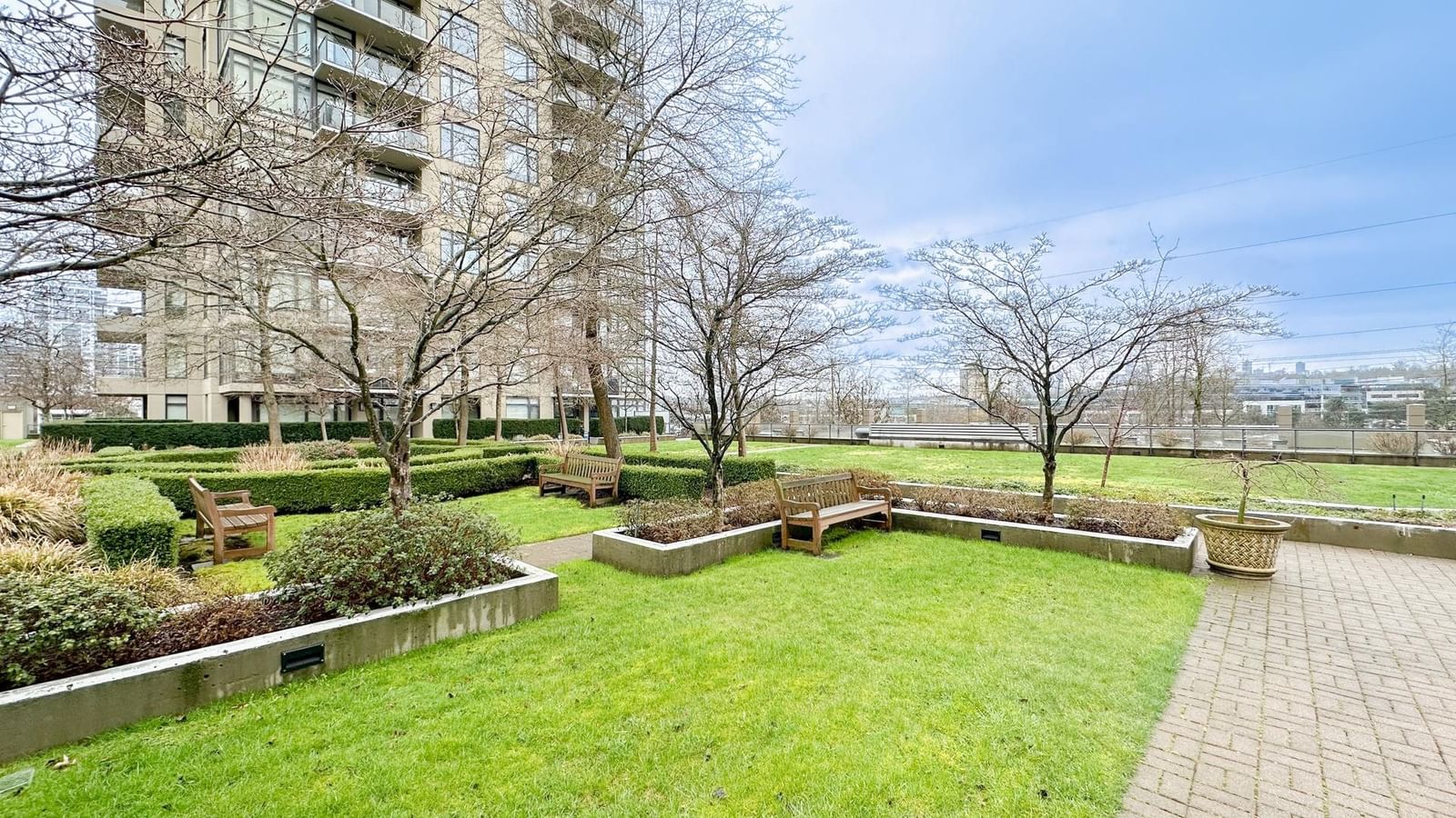 Listing Image 19