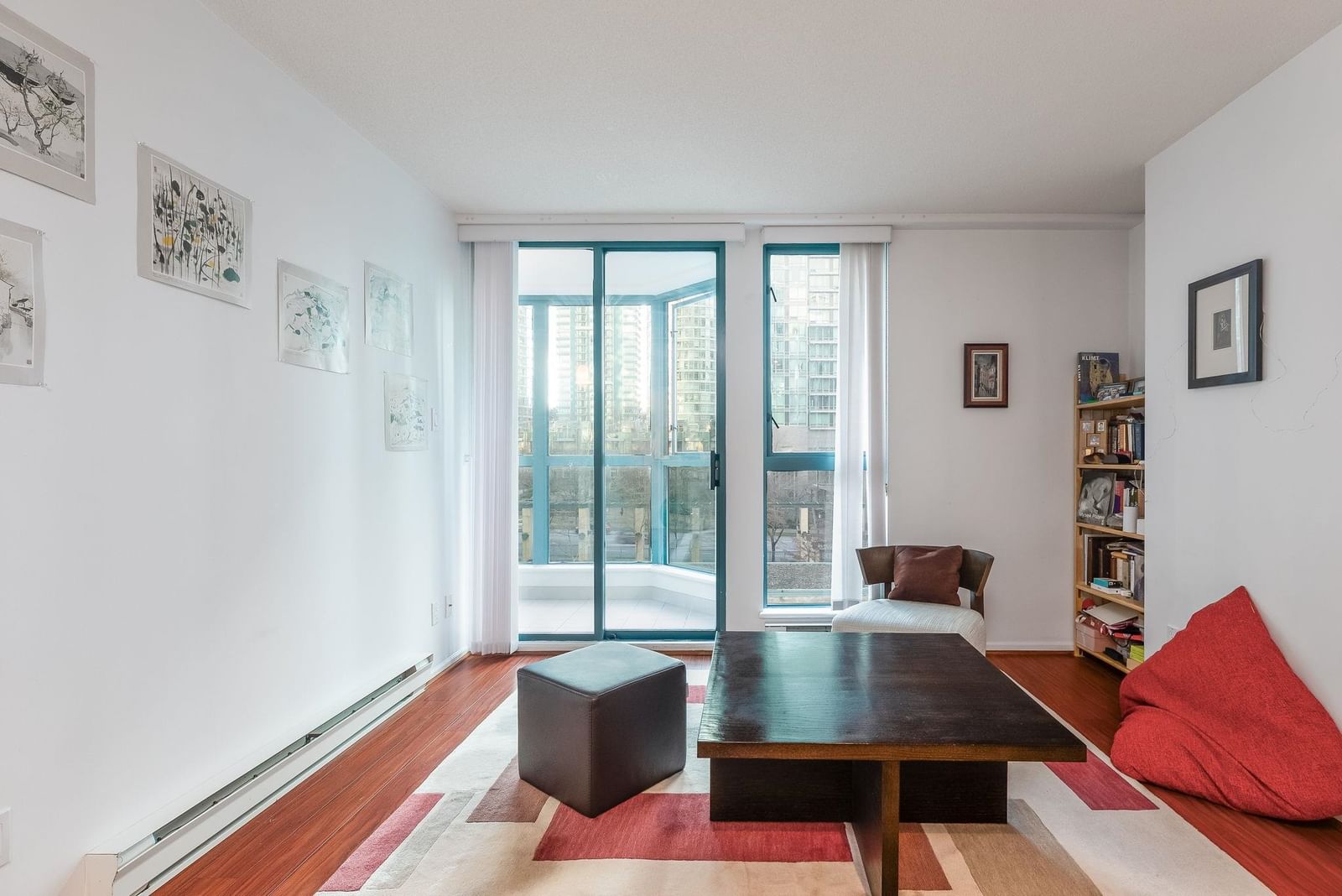 Listing Image 4
