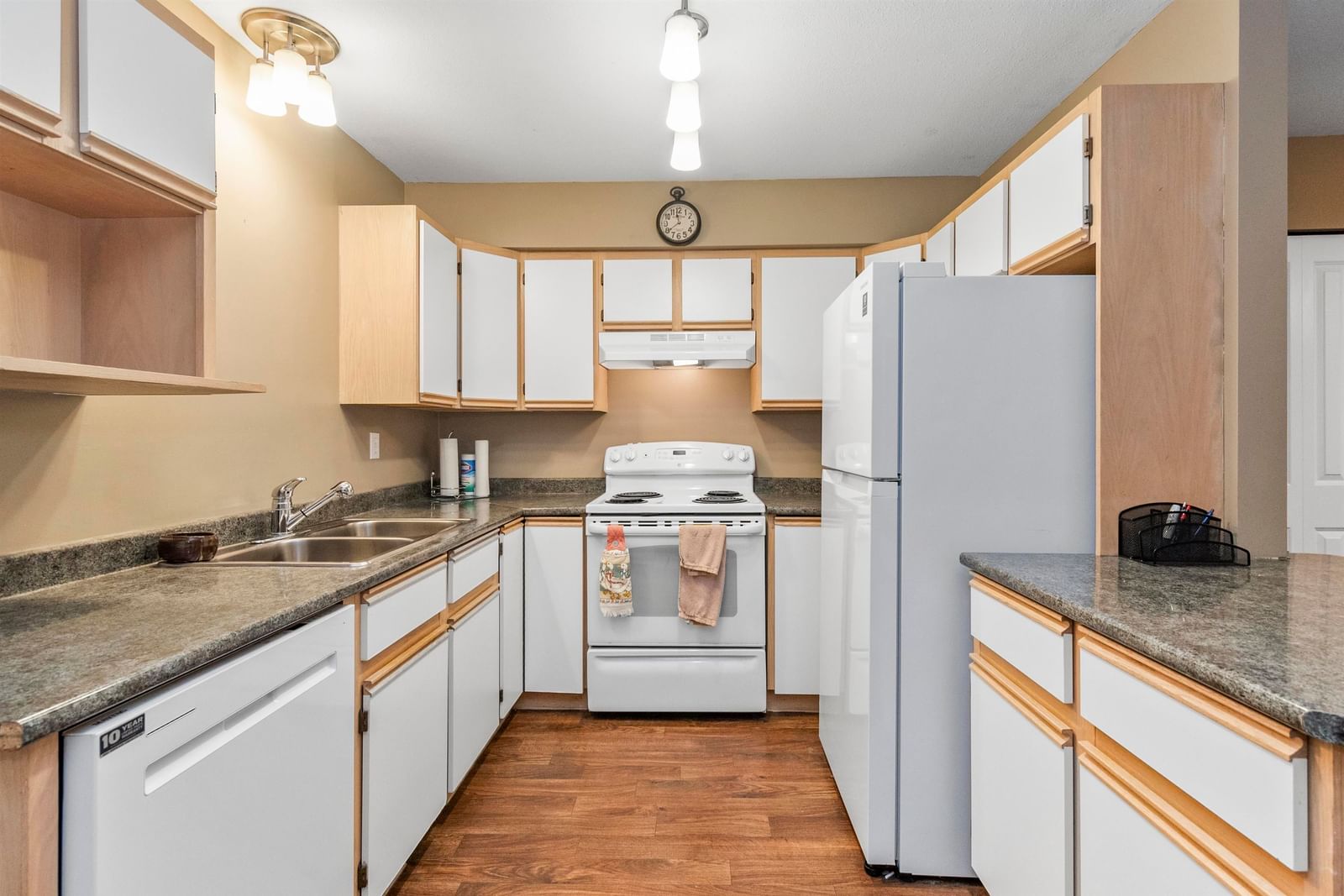 Listing Image 11