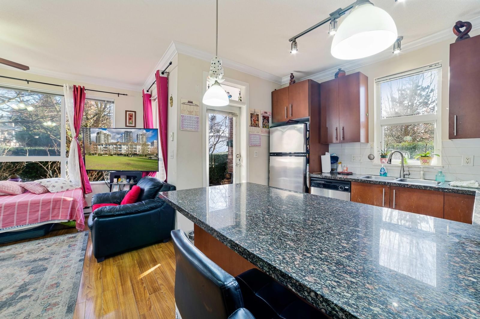 Listing Image 9