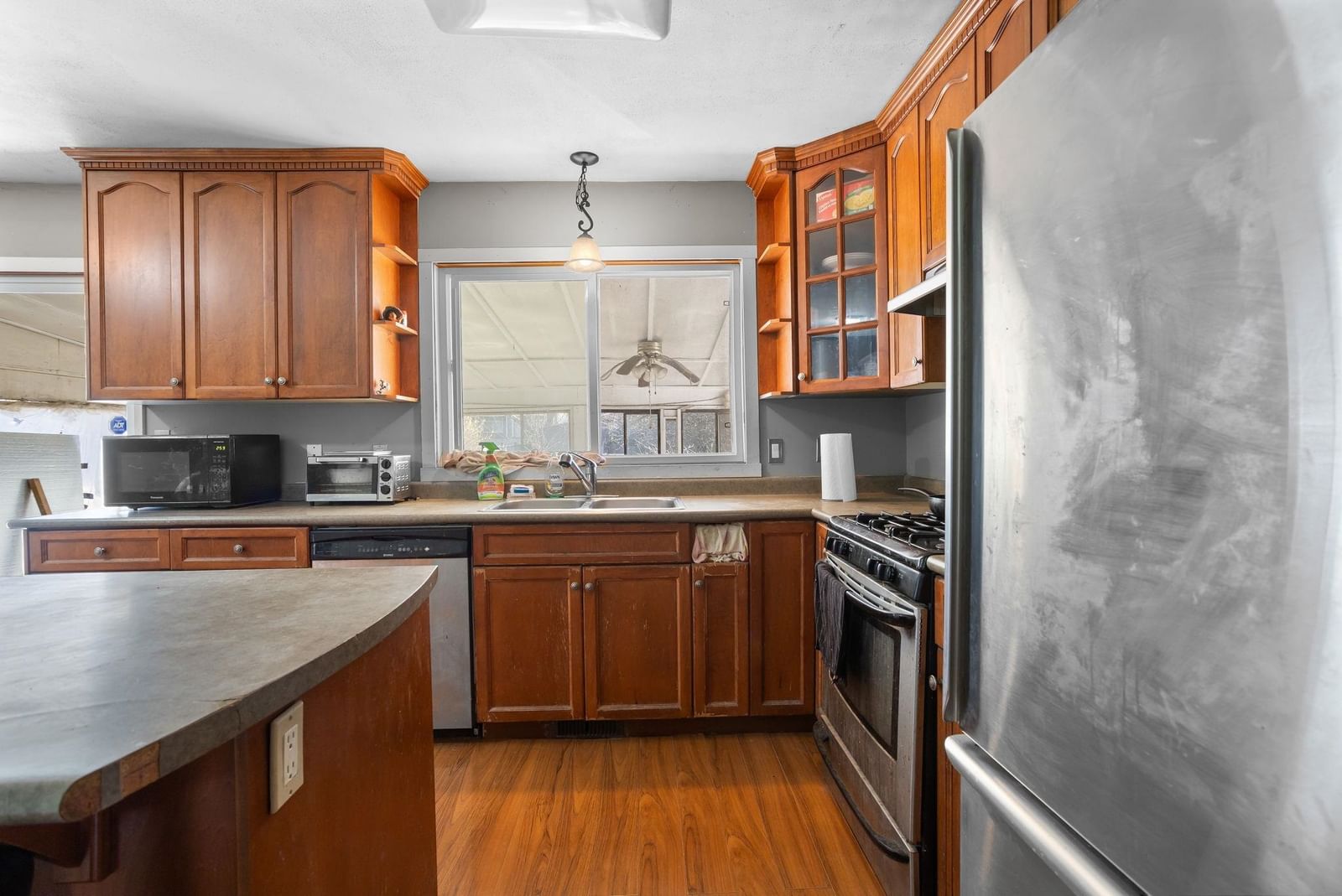 Listing Image 10