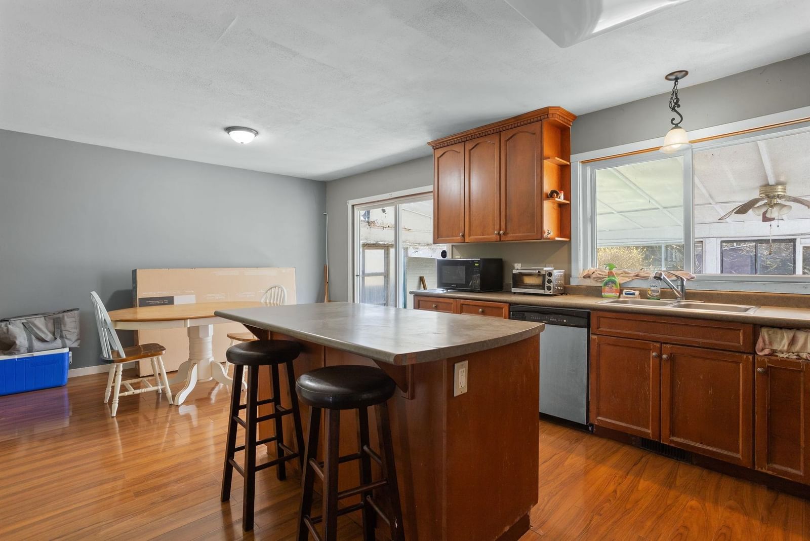 Listing Image 12