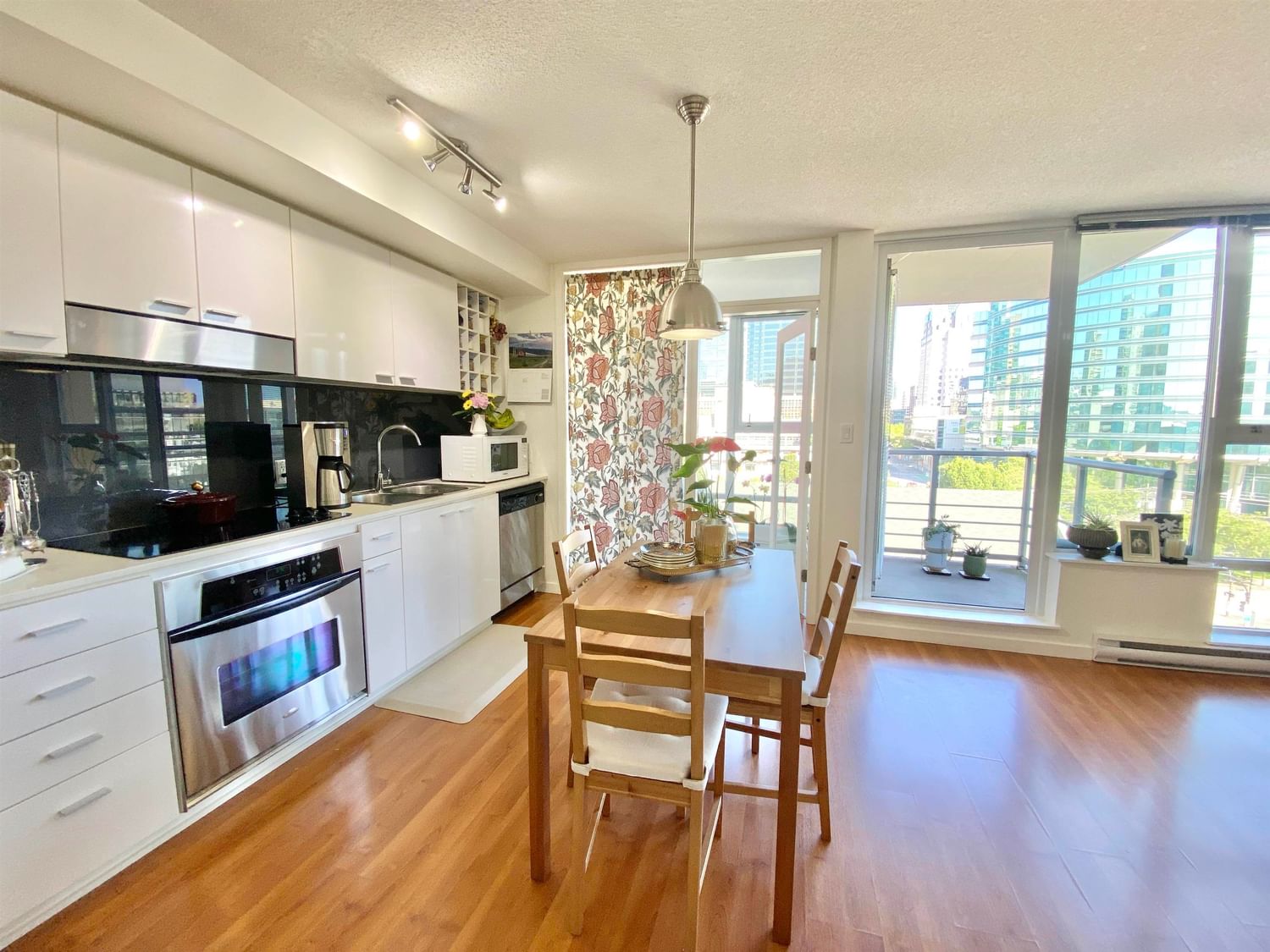 Listing Image 5