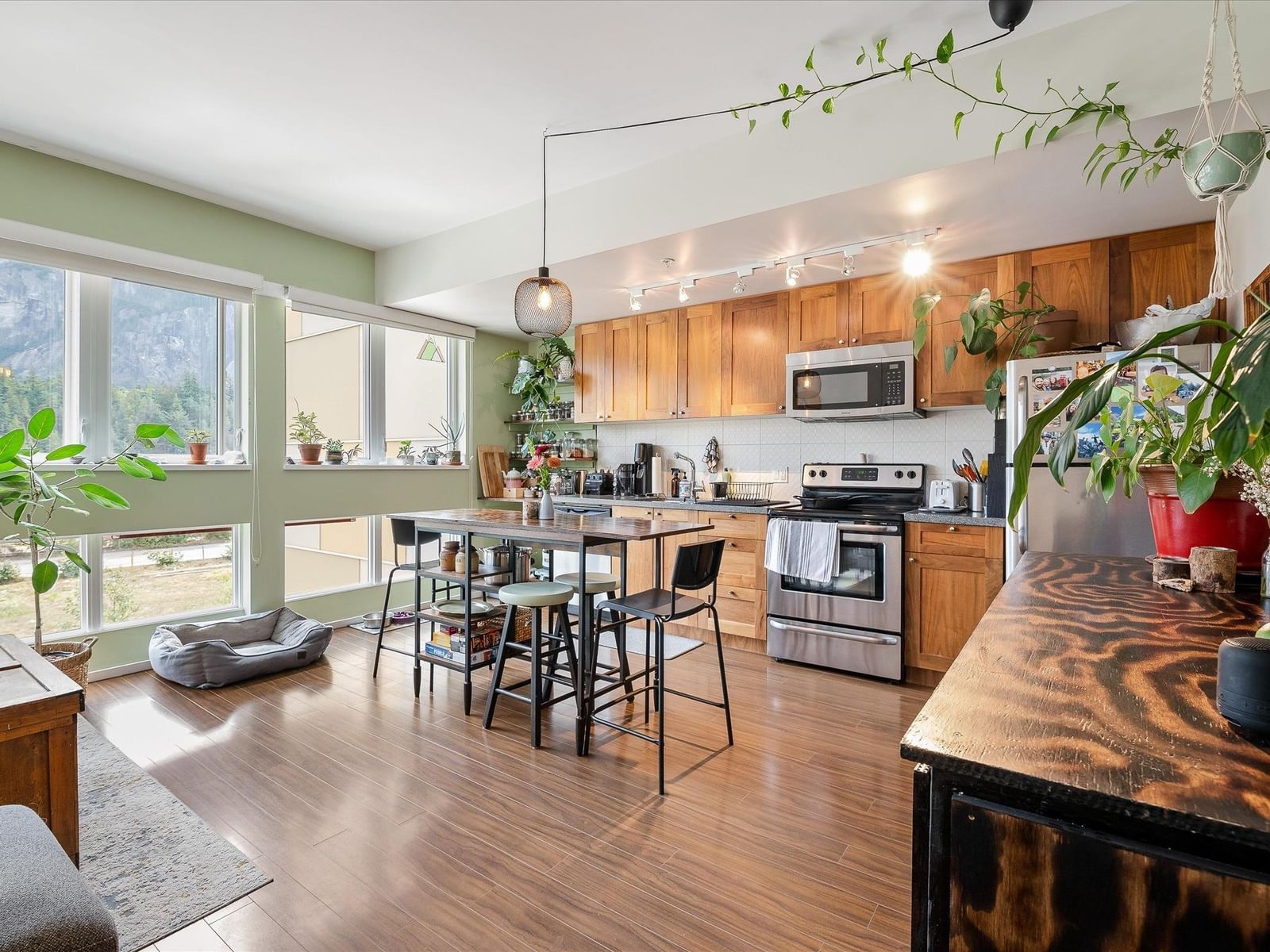 Listing Image 10
