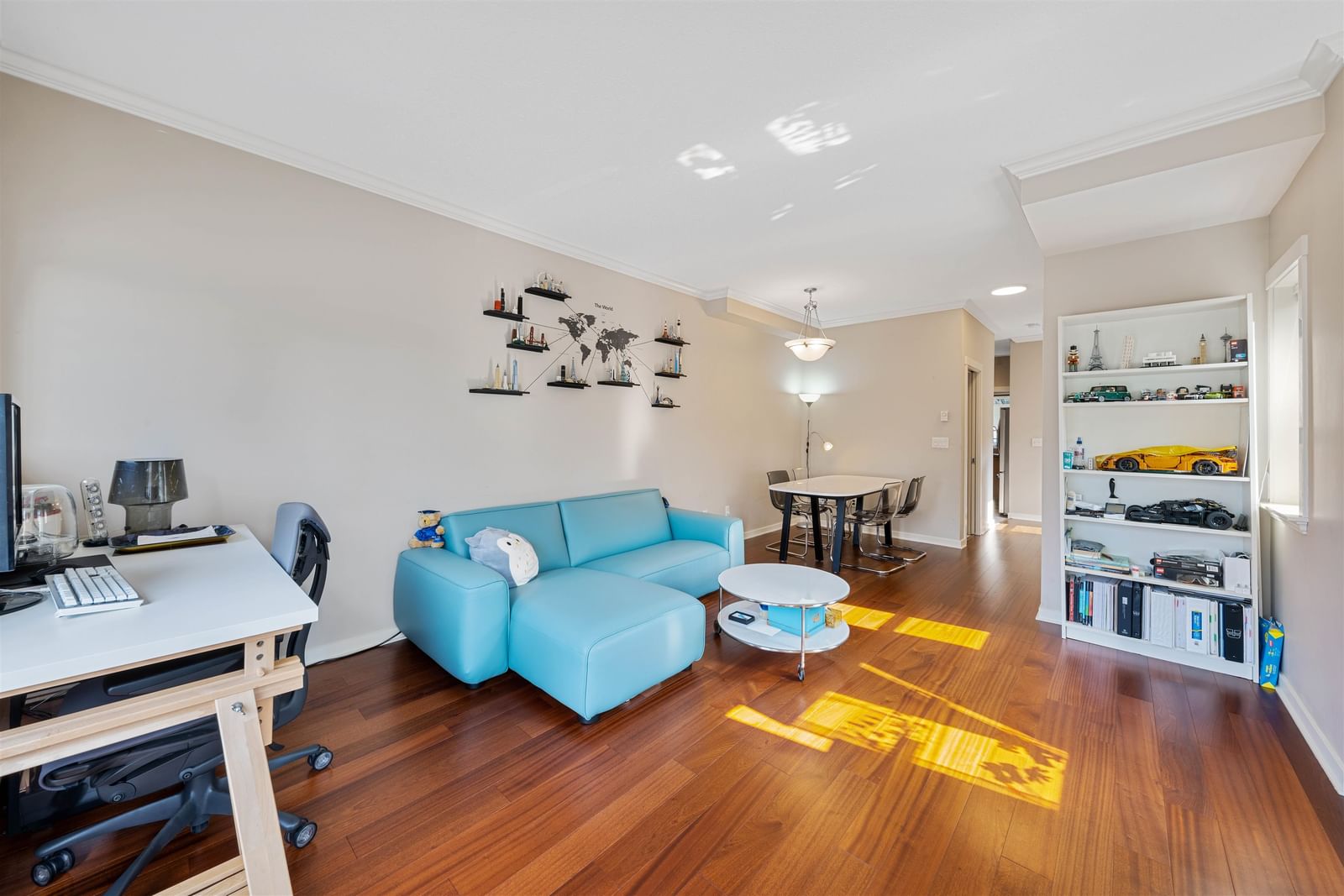 Listing Image 4
