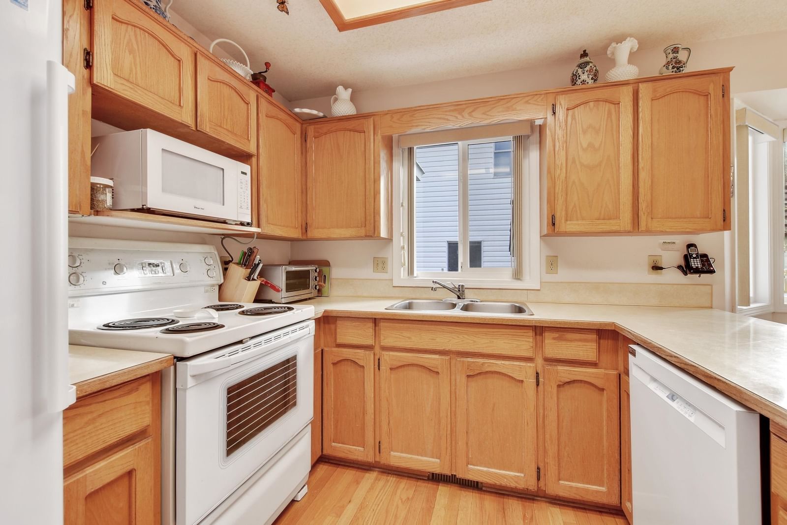 Listing Image 16