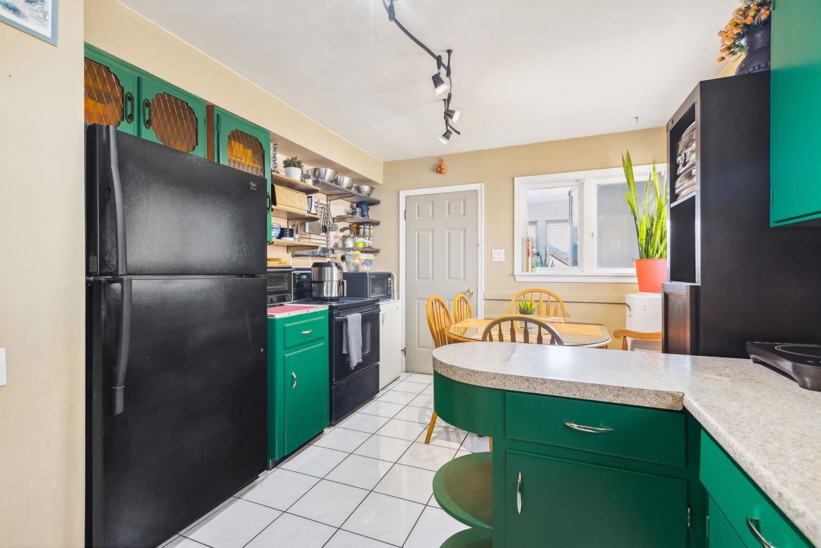 Listing Image 10