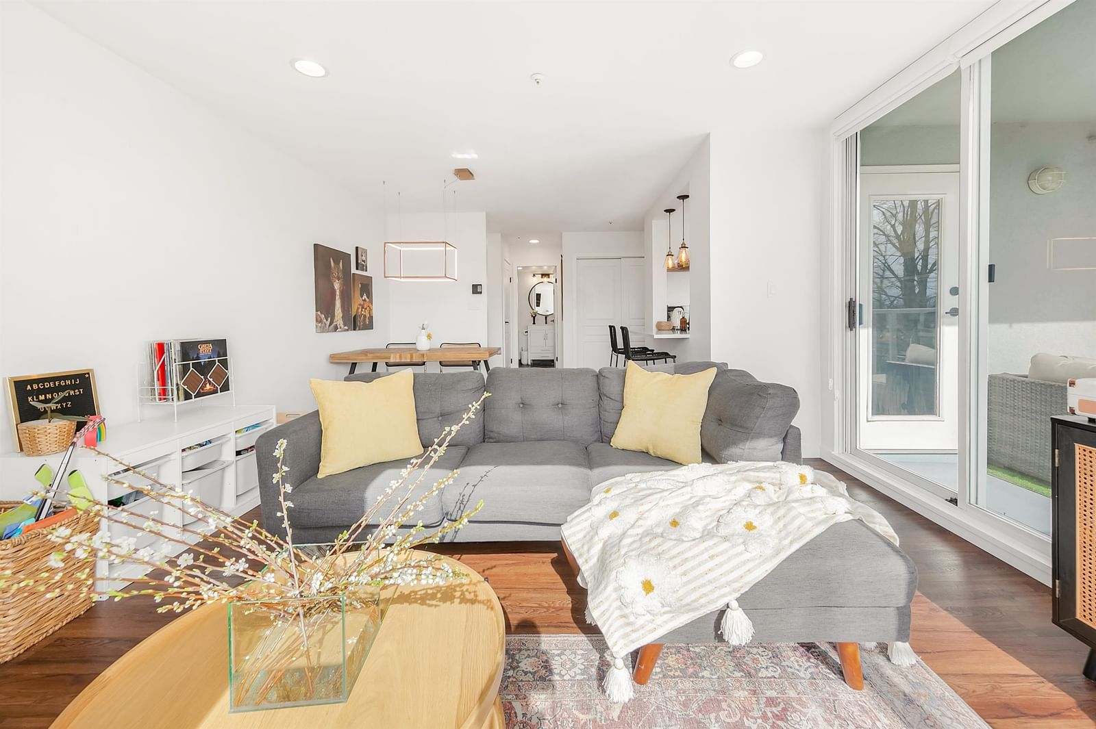 Listing Image 12