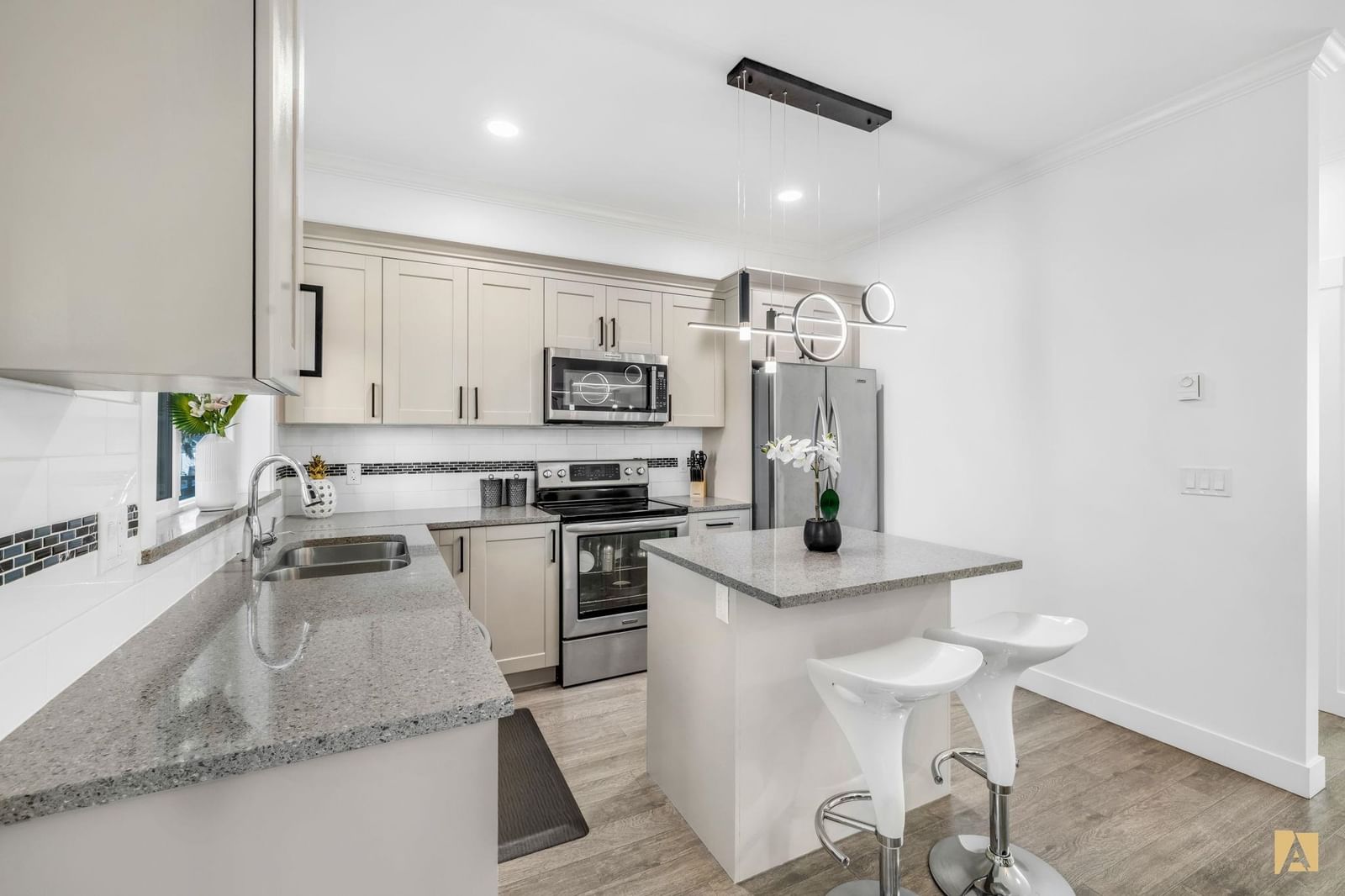 Listing Image 15