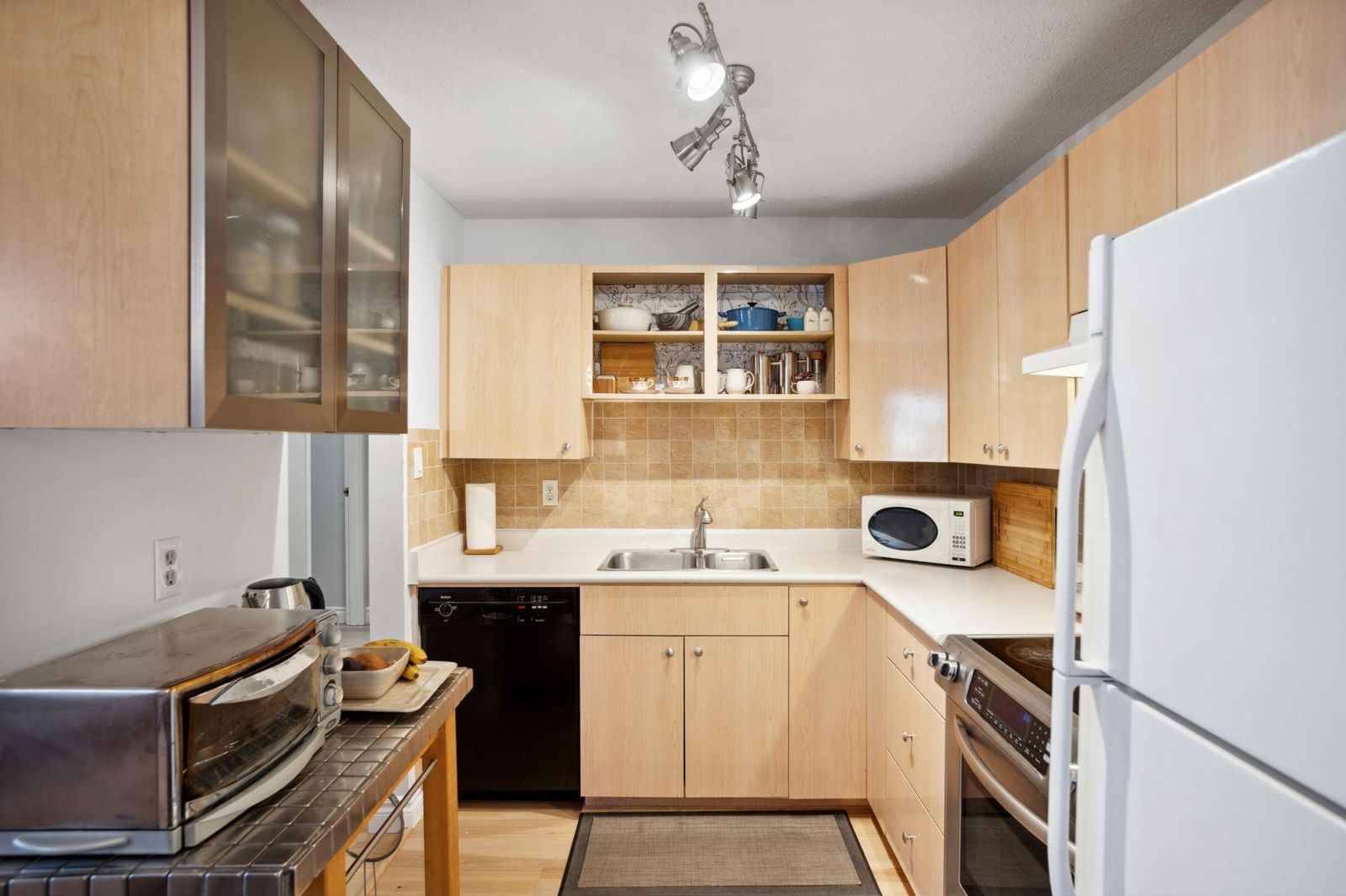 Listing Image 9