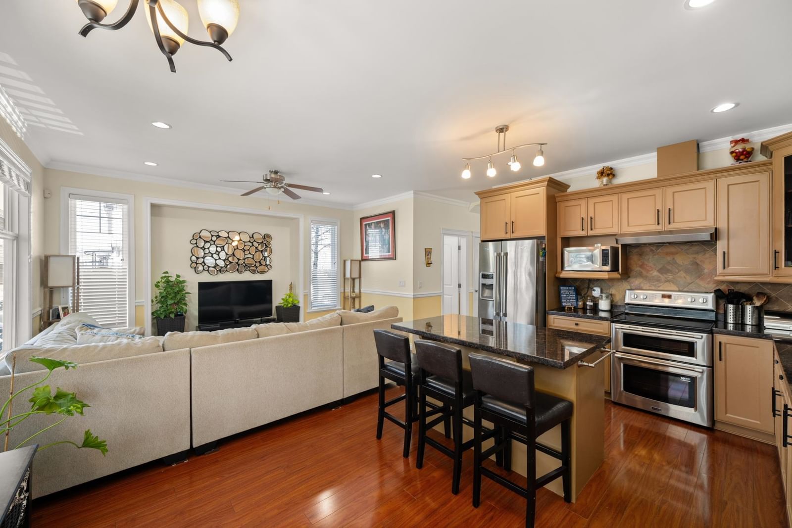 Listing Image 9