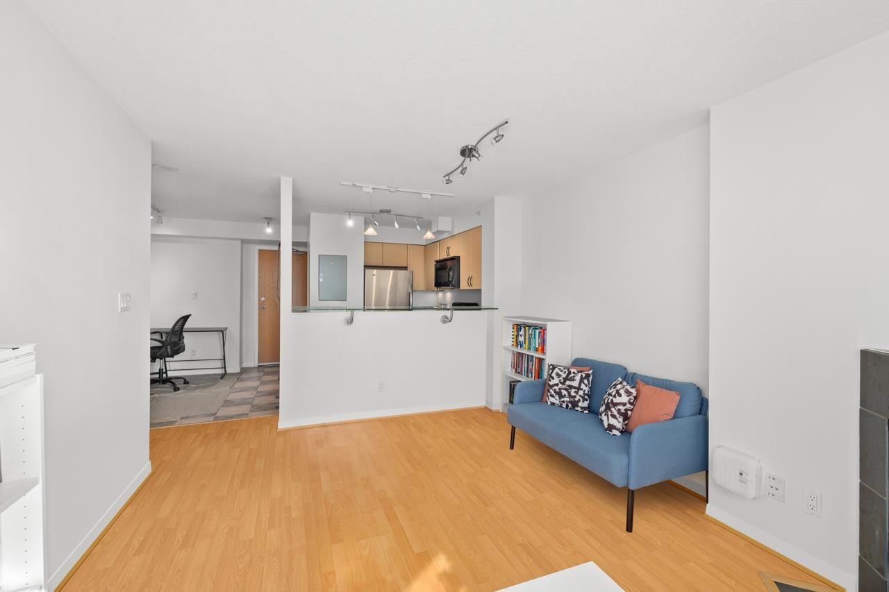 Listing Image 6