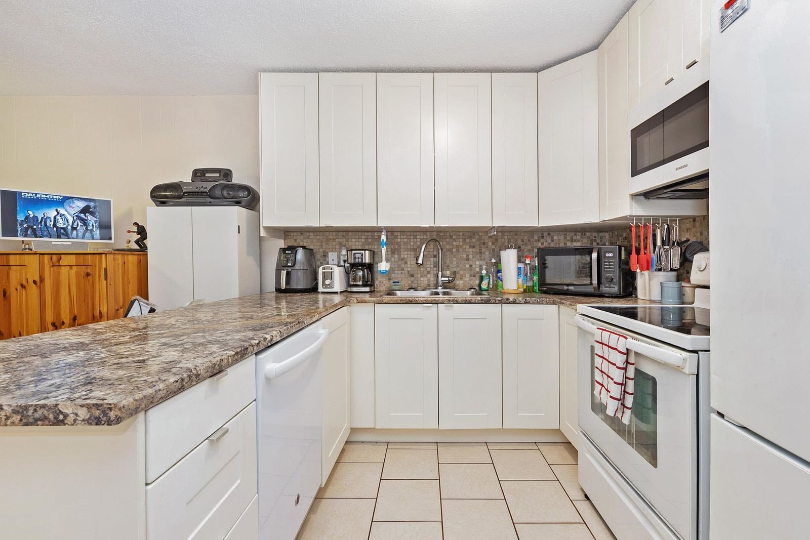 Listing Image 18
