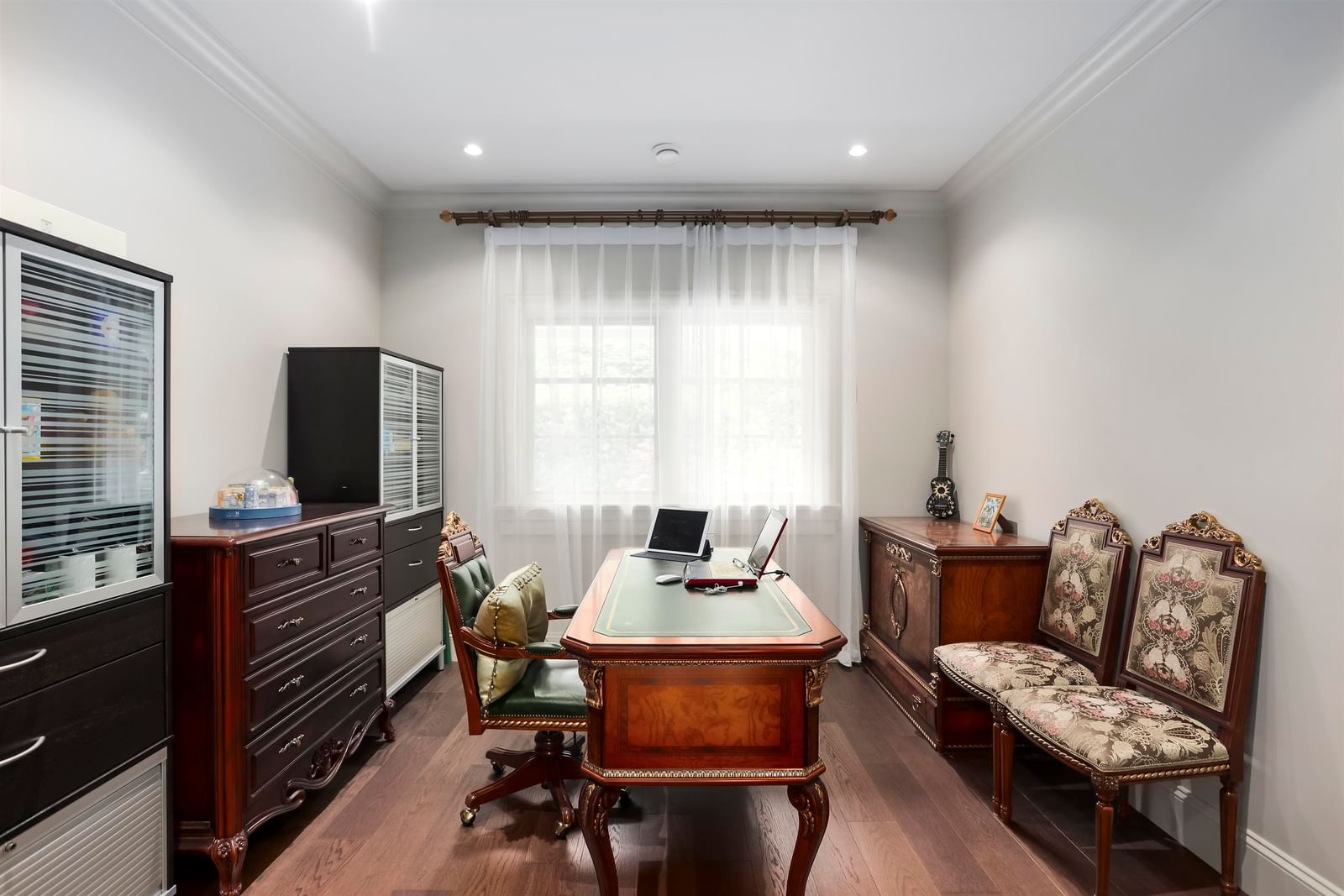 Listing Image 10