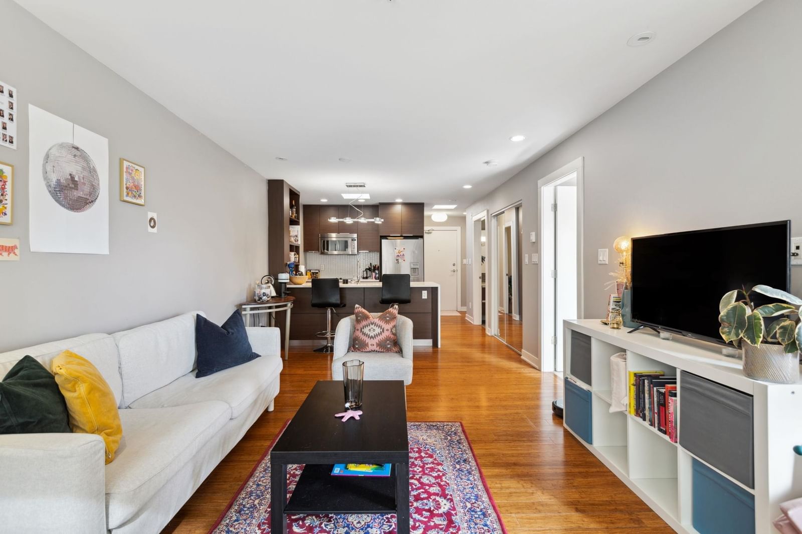 Listing Image 10