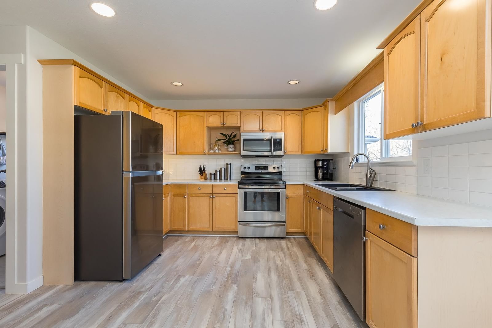 Listing Image 11