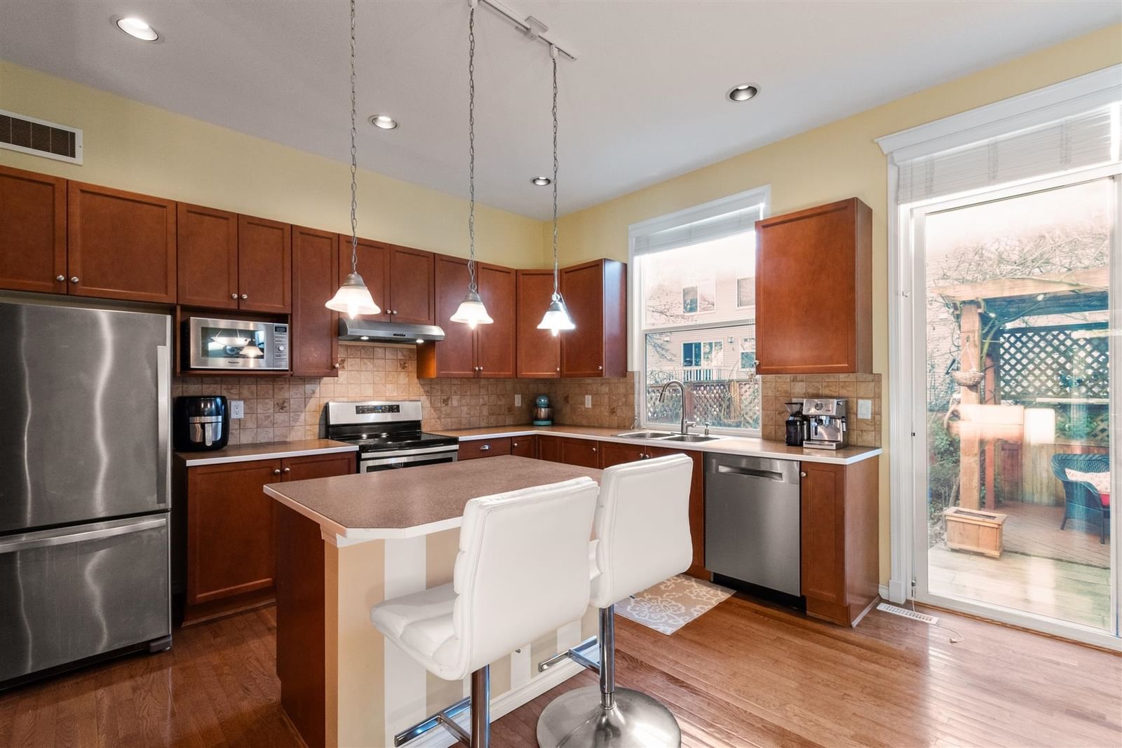Listing Image 9