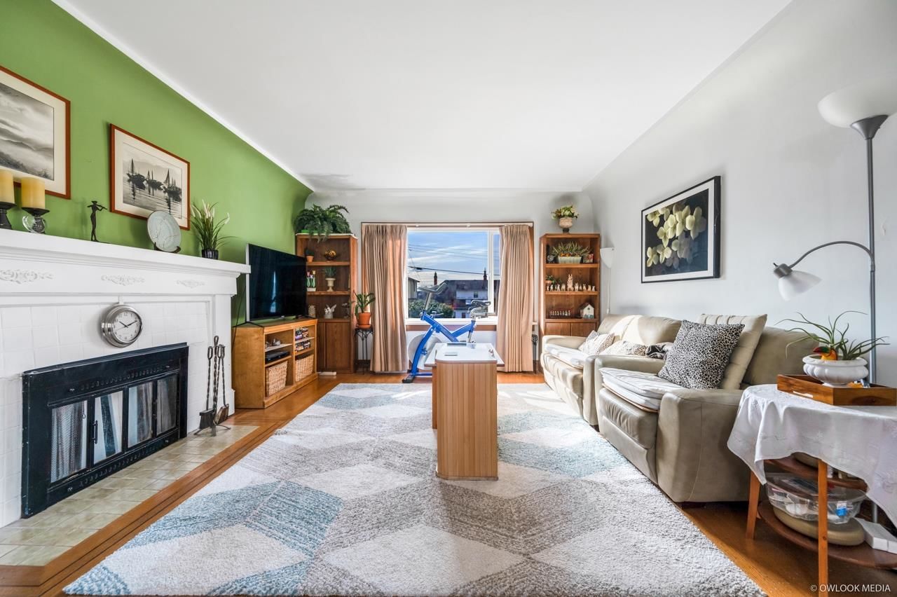 Listing Image 4