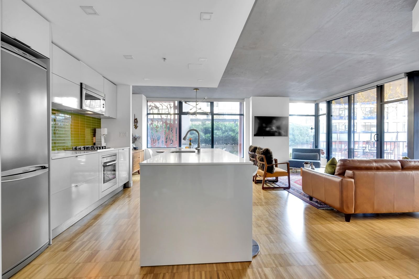 Listing Image 10