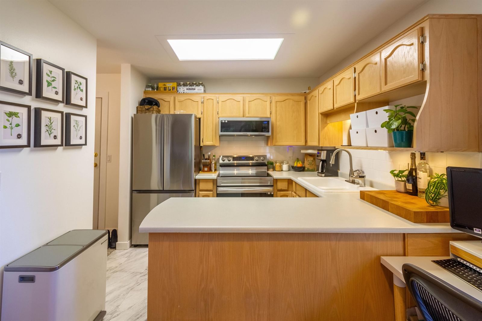 Listing Image 12