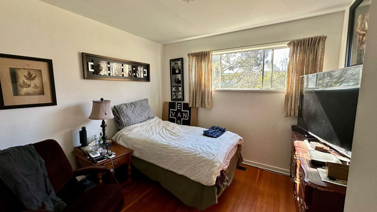 Listing Image 12