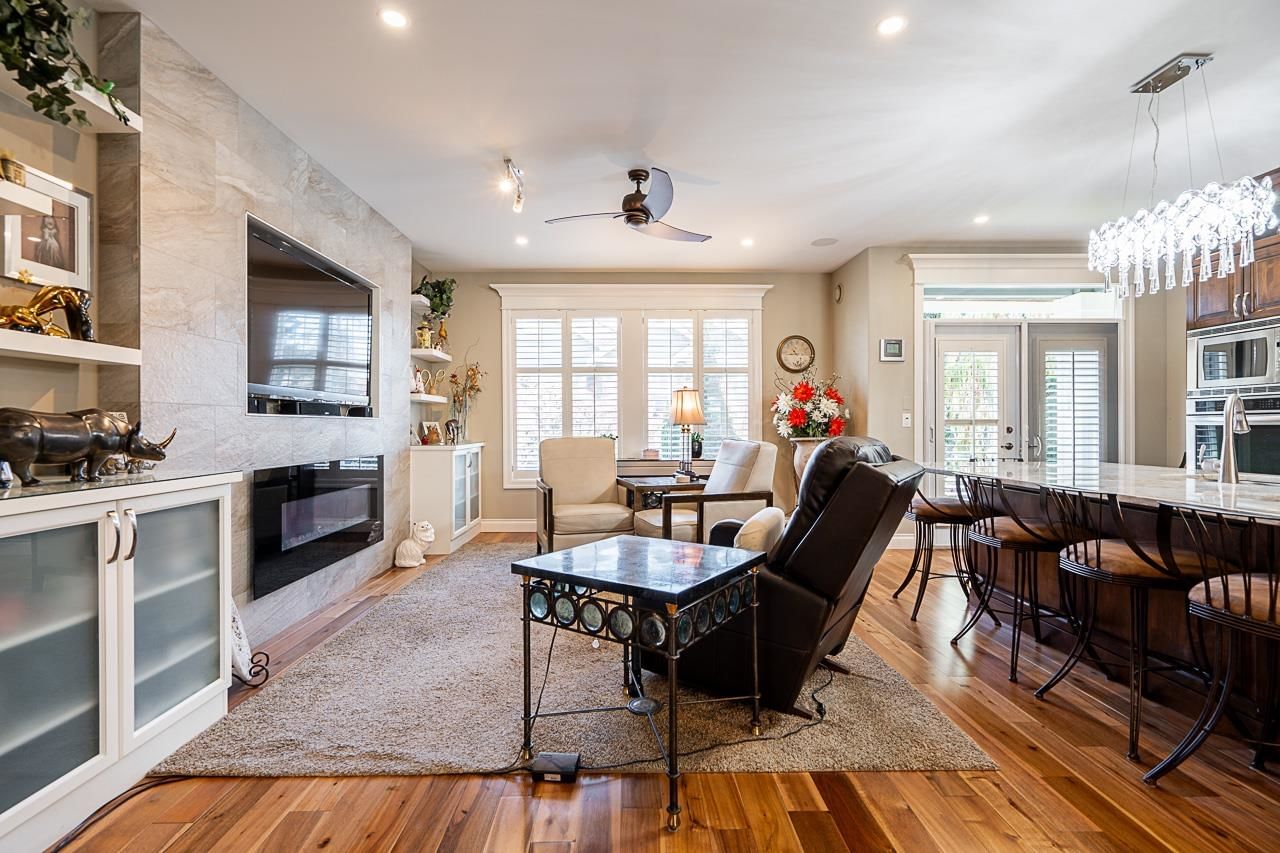 Listing Image 12