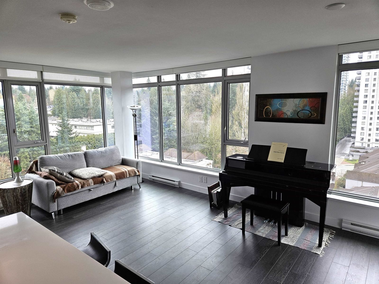 Listing Image 12