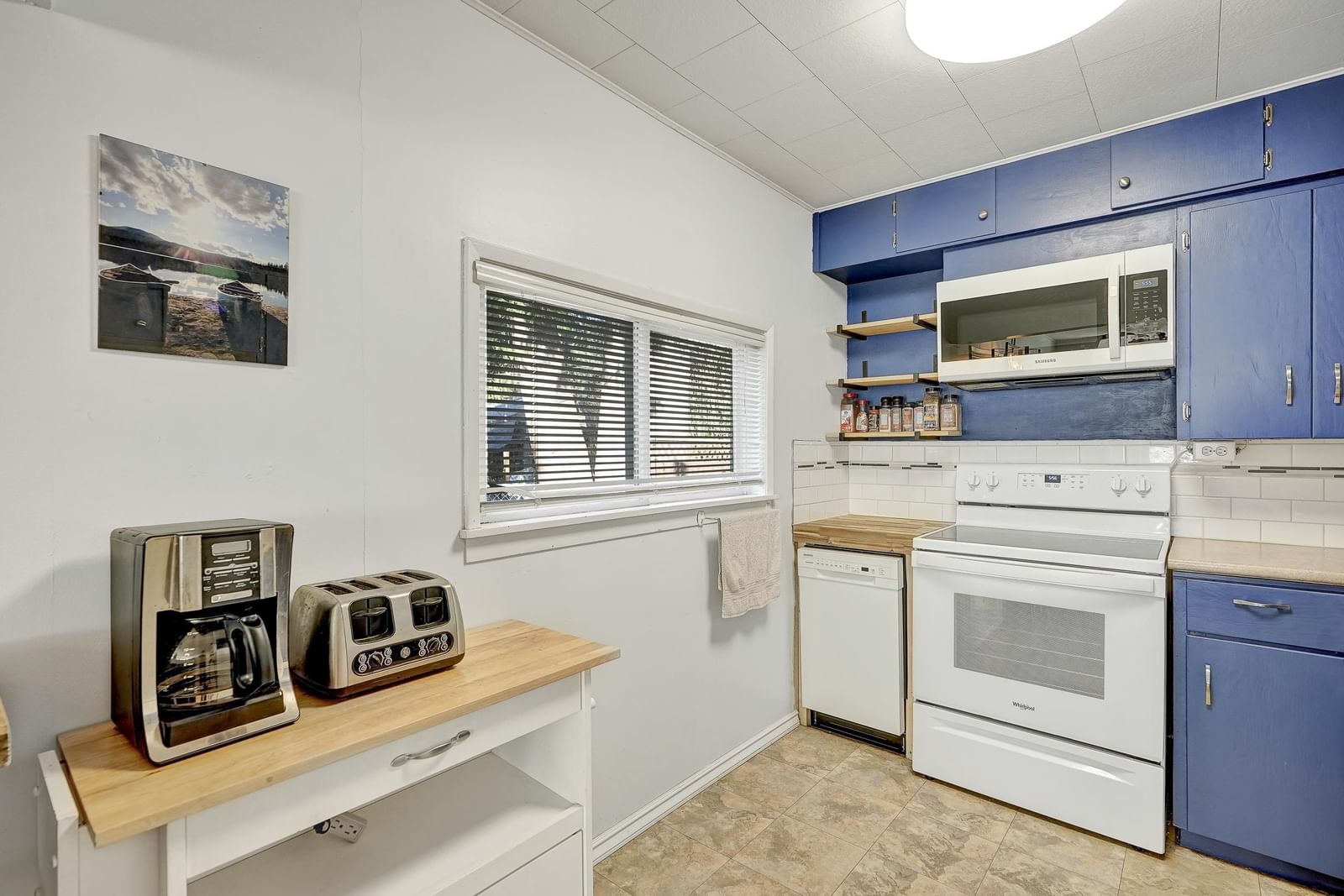 Listing Image 9