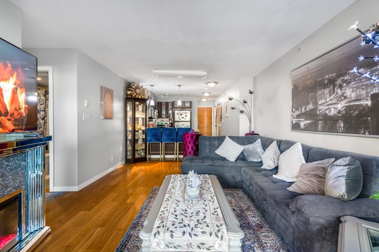 Listing Image 9